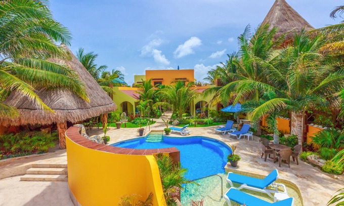 Colonia Salina Chica Apartment | ISLA RETREATS: New! 6 Bed 6 Bath. Great for families, weddings, & retreats