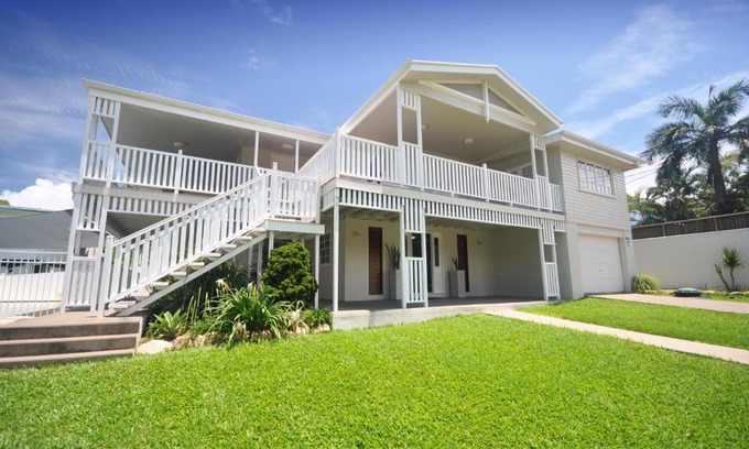 Picnic Bay House | Island Adventure Holiday House