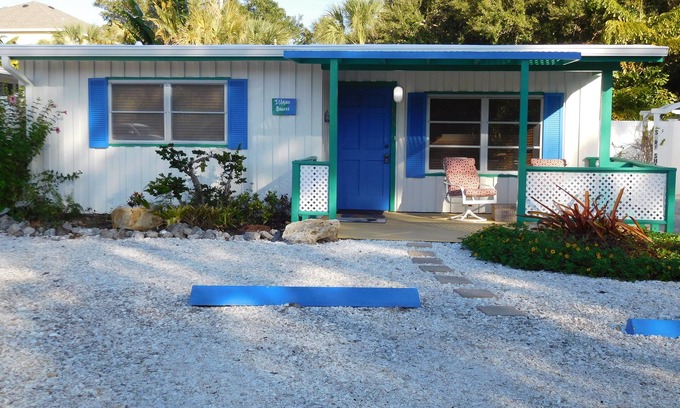 Siesta Key House | ISLAND BREEZE SHORT WALK TO BEACH AND VILLAGE