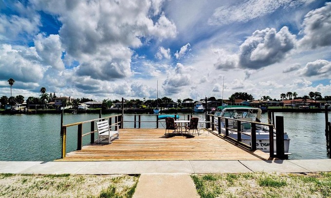 Island Estate Apartment | Island Flat 103