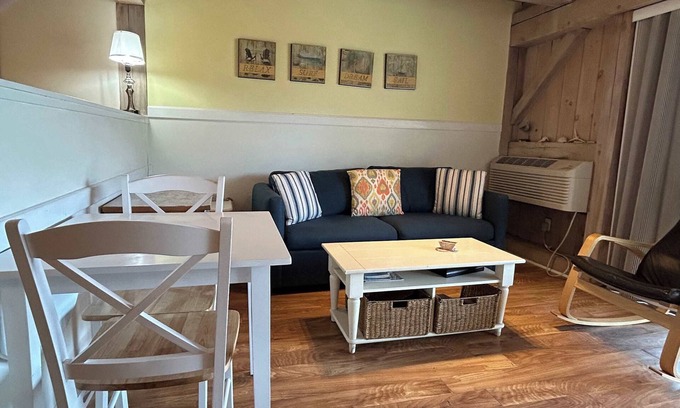 Oak Bluffs Condo | Island Inn - Residential Suite - 32G - Dog-freindly - Oak Bluffs, MA