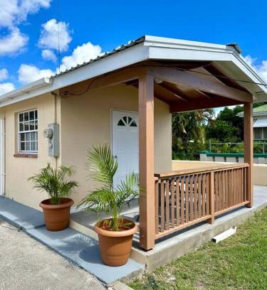 Navy Gardens Apartment | Island Life Apartment
