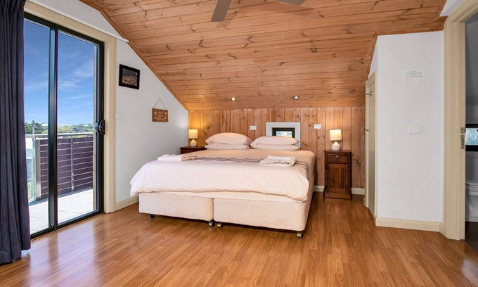 Sunderland Bay House | Island Manor in Sunderland Bay