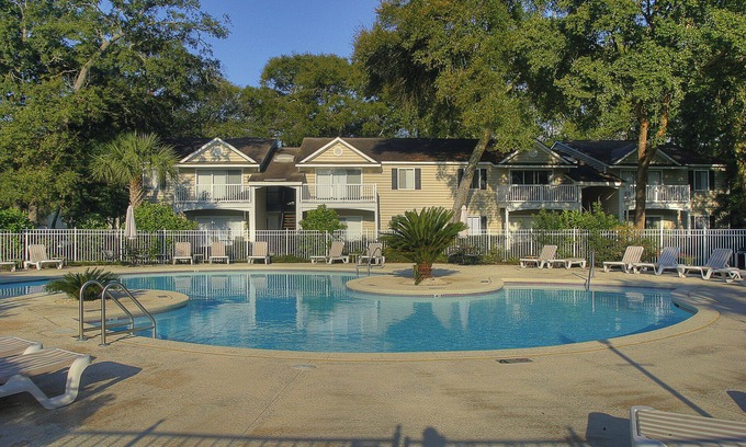 Demere Park Condo | Island Oasis: Your poolside escape!