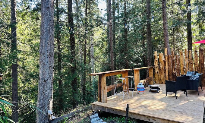 Pender Island Bed & Breakfast | Island paradise with private hot tub - pet friendly & breakfast included!