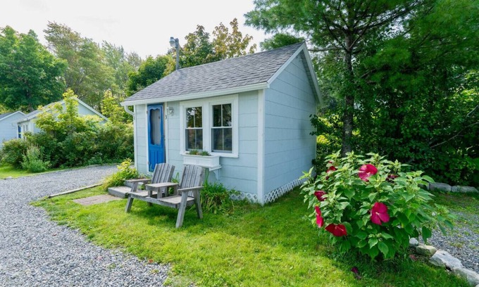 Trenton Cottage | Isleview Cottage 3 - 10 min drive to Acadia!