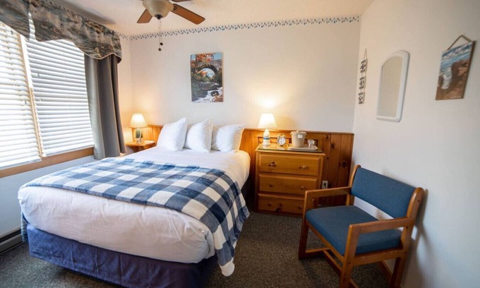 Trenton Apartment | Isleview Gallery Rm 15 - 10 min drive to Acadia