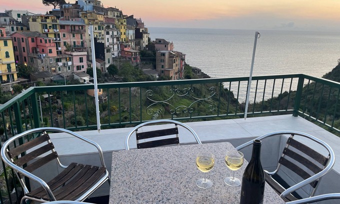Corniglia Apartment | Isola Apartment with terrace and Stunning sea view