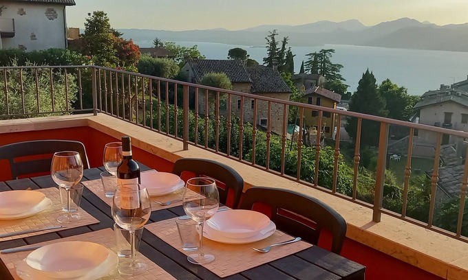 Albisano Apartment | Casa Giuditta, Nuovo e Indipendente Appartamento con Meravigliosa Vista Lago
