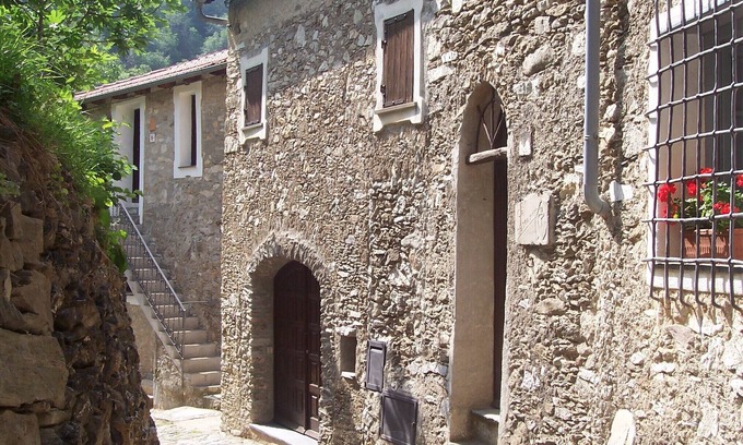 Castelvecchio di Rocca Barbena House | stone cottage, Medieval Village. 15 km Sea. Terrace
