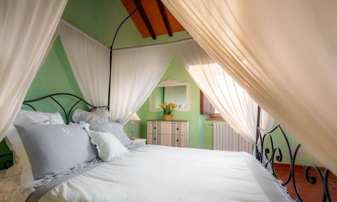 Casellina Apartment | Iris apartment