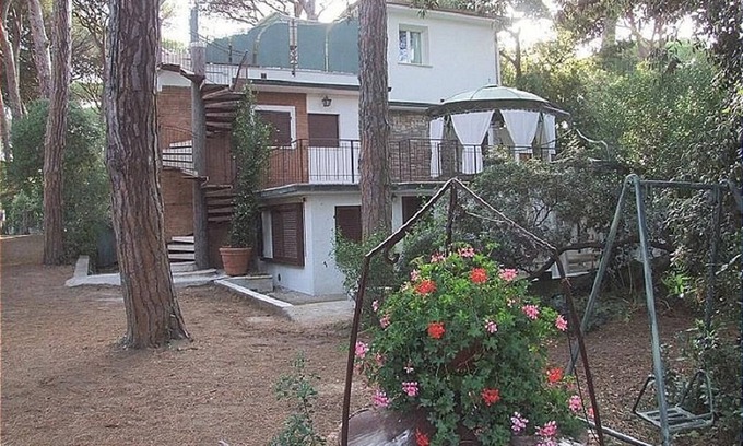 Marina di Castagneto Carducci Apartment | Bougainvillea 3+2 - One Bedroom Apartment, Sleeps 5
