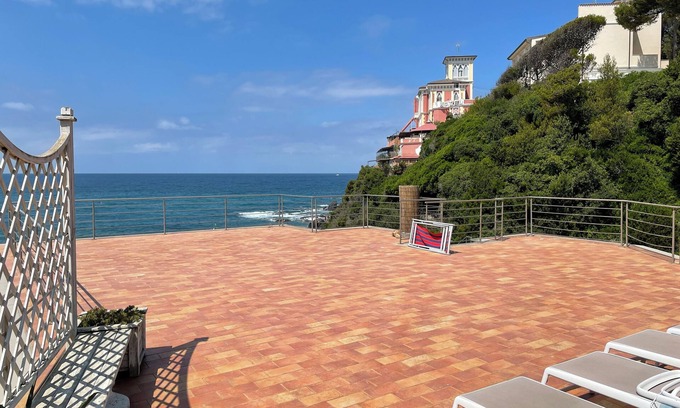 Castiglioncello House | Beach house in Tuscany, right on the seaside