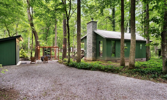 Cosby Cabin | It's time to get away - Enjoy this Peaceful, Modern Cabin for two