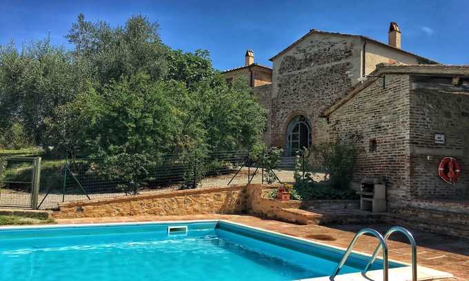 Montalcino Villa | Pasqui Villas: Il Tribbio private villa 1km to a village pool,view ,WiFi