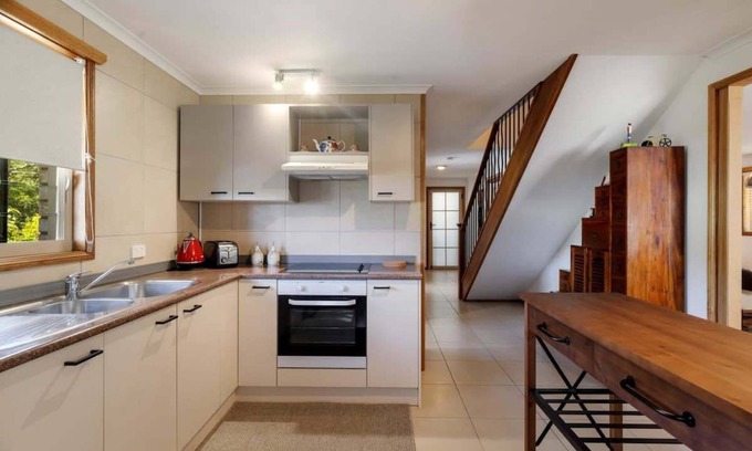 Witta House | Italian Meal first night & pet friendly!