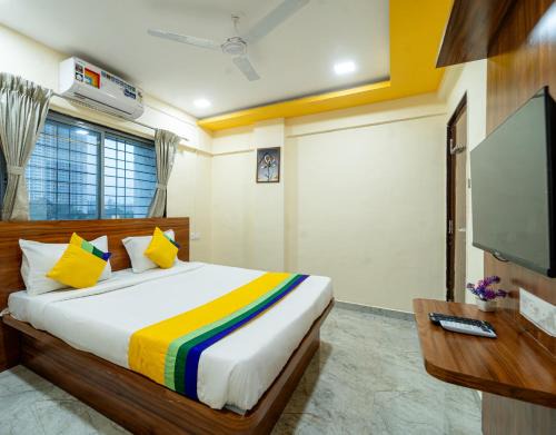 Hadapsar Hotel | Itsy Hotels Anand Executive, Near Amanora