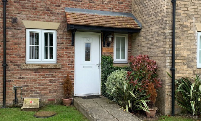 Filey Cottage | Ivy Cottage Beautiful Cottage on Award Winning Site.