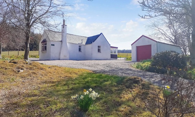 Turriff Cottage | Ivy Cottage is located in the beautiful surroundings of the Mountblairy Estate.