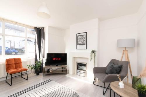 Filton House | Ivy House - 3 Bedroom House - Contractor Stay