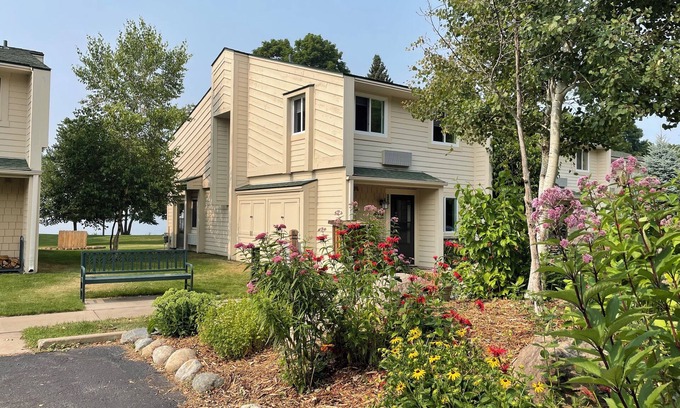 Onamia House | Izatys 327: Freshly Remodeled, Peaceful End Unit, Three Bedrooms and Lake Viewn