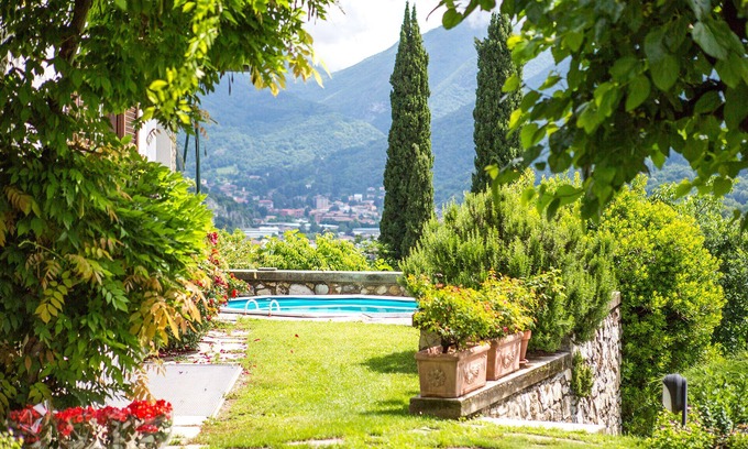 Caslino d'Erba Villa | J&J House Como Bellagio Holiday home with pool in the Larian triangle