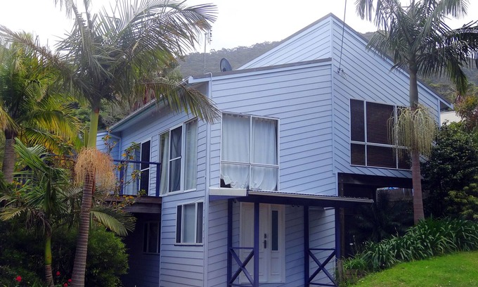 Stanwell Park House | Jacaranda House where beach meets rainforest