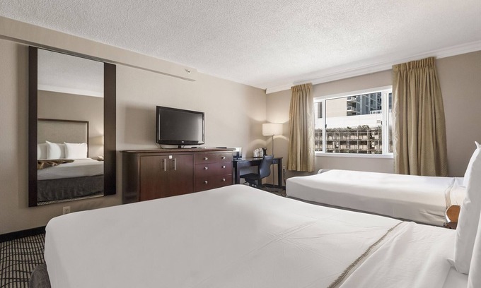 Produce and Waterfront Hotel | Jack London Inn