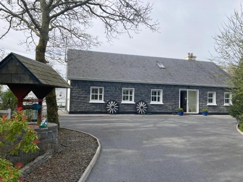 Ballinrobe House | Jackie’s @ Bontrum
