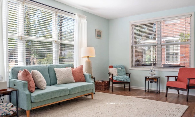 Jacksonville Apartment | Jacksonville's Beachy Bungalow 2 Bedrooms
