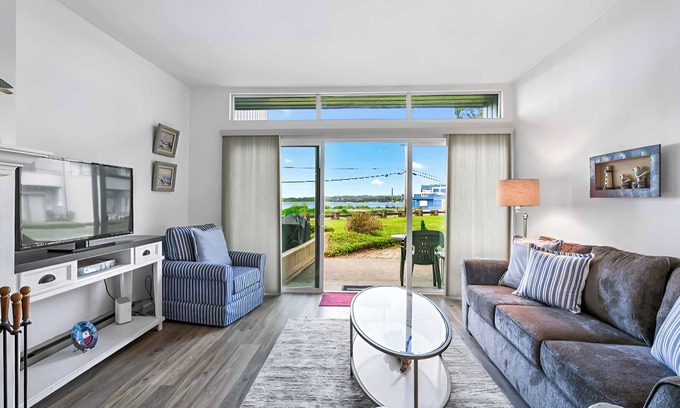 Birch Bay Condo | Jacob's Landing - front walk out condo with stuning bay views.