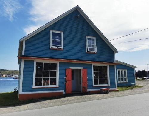 Twillingate Apartment | Jagged Rocks