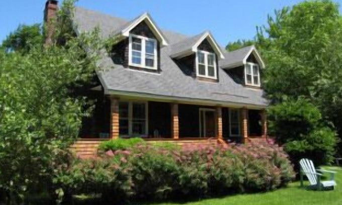 Jamestown House | Jamestown is Fantastic! Newport is close, easily accessible by car or ferry!