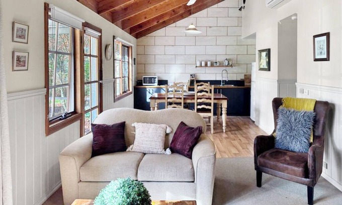 Jamieson Cottage | Jamieson Cottage 3 - By the River