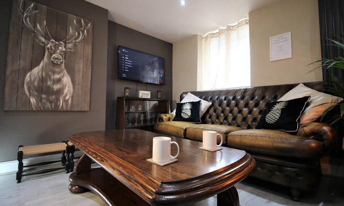 Splott House | Janet Street Loft (4 beds)