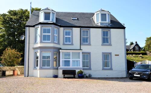 Ardrishaig House | Janeville Holiday Apartment
