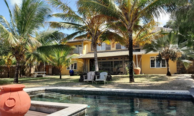 Pointe D'esny Apartment | JARDIN DE CORAIL - FREGATE - Beachfront Studio with Sea view