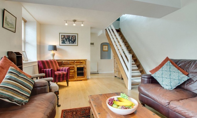 Tideswell House | Jaret House - Four Bedroom House, Sleeps 8