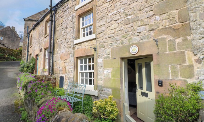 Winster Cottage | JASMINE COTTAGE, family friendly, with open fire in Winster