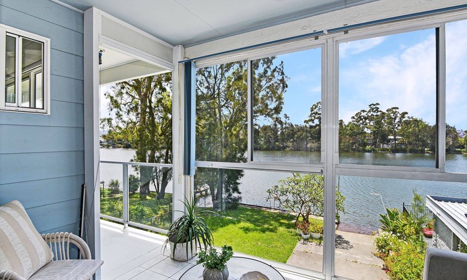 Dora Creek House | Jasmine Cottage - Large 5 bedroom waterfront home