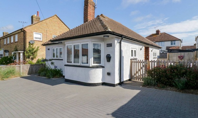 Greenhill Cottage | JASMINE COTTAGE, pet friendly, country holiday cottage in Herne Bay