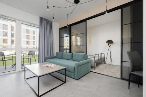 Lesznowola Apartment | Jasny Apartament z Ogrodem i Parkingiem na Przedmieściach Warszawy by Noclegi Renters