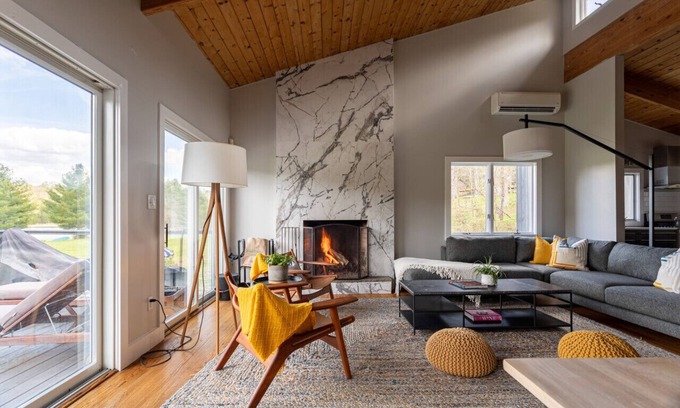 Narrowsburg Apartment | Jay`s Big Sky
