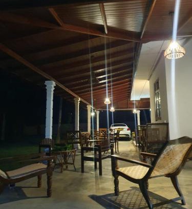 Padukka Hotel | JAYANDRA HOLIDAY BUNGALOW