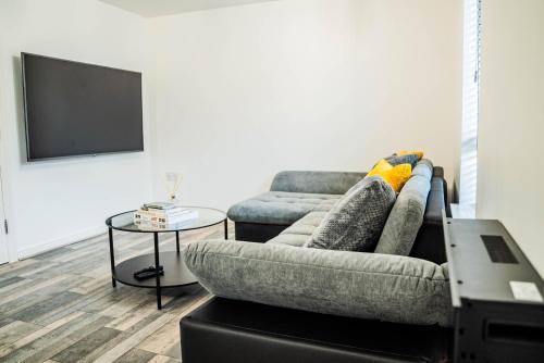Abbey Wood Apartment | JB Apartments, Fully Equiped Ground Floor Apartment