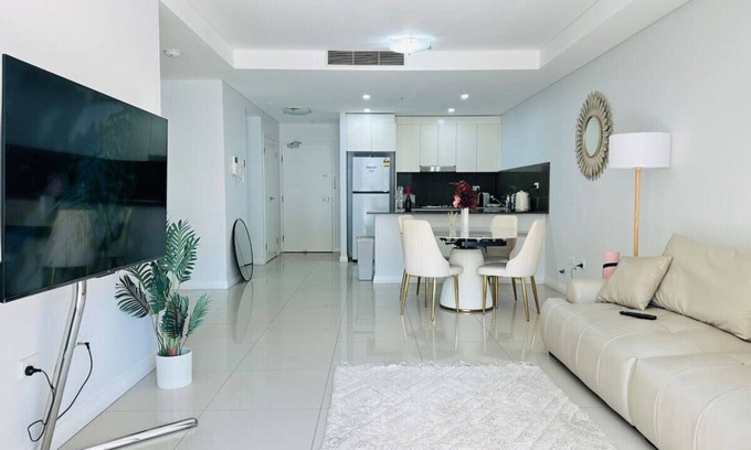 Mascot Apartment | JC Home in Mascot, parking available