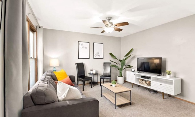Bloomington Apartment | Jeff 1 · Cute 2Bed 1.5Bath Duplex w Garage by Walking Trail