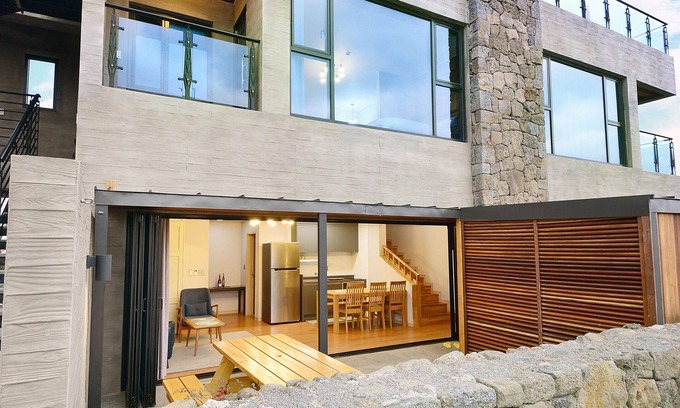 Aewol House | Jeju la Cour Pension