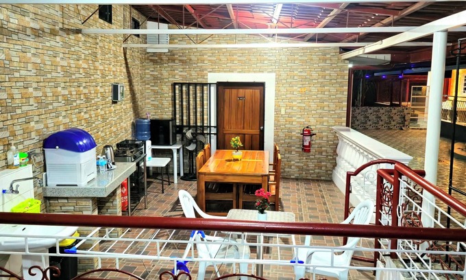 Poblacion District House | Jenessa's Bedsite, 3-4 pers, AC, 5G Wifi, Netflix