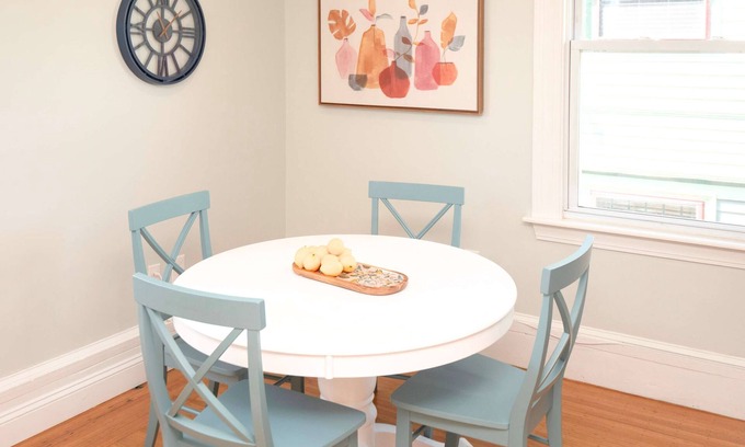 Wayland Apartment | Jennifer's College Hill Apartment Close to Everything